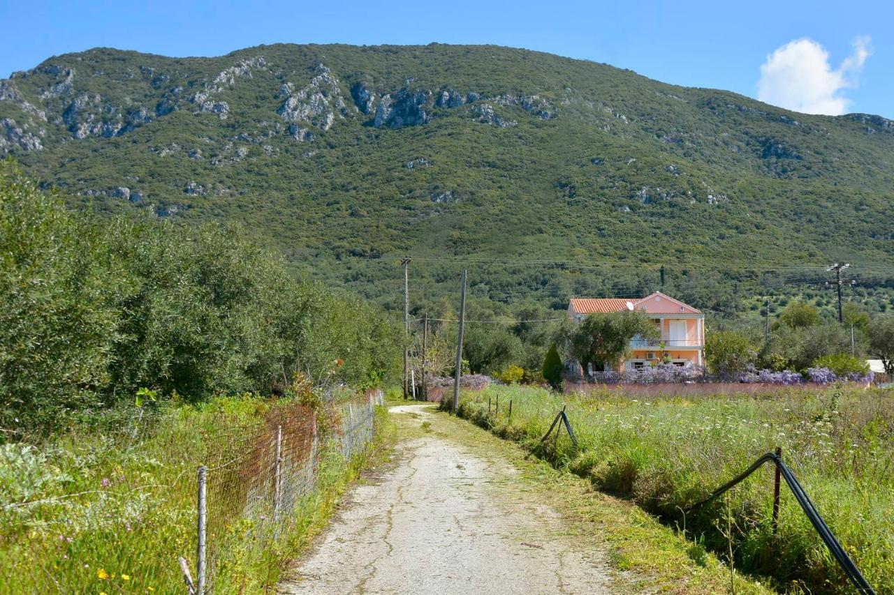 Maria Apartment Agios Matthaios  Luaran gambar